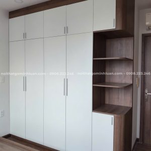 Tủ Quần Áo Kịch Trần Kết Hợp Kệ Trang Trí Gỗ Công Nghiệp Hiện Đạ